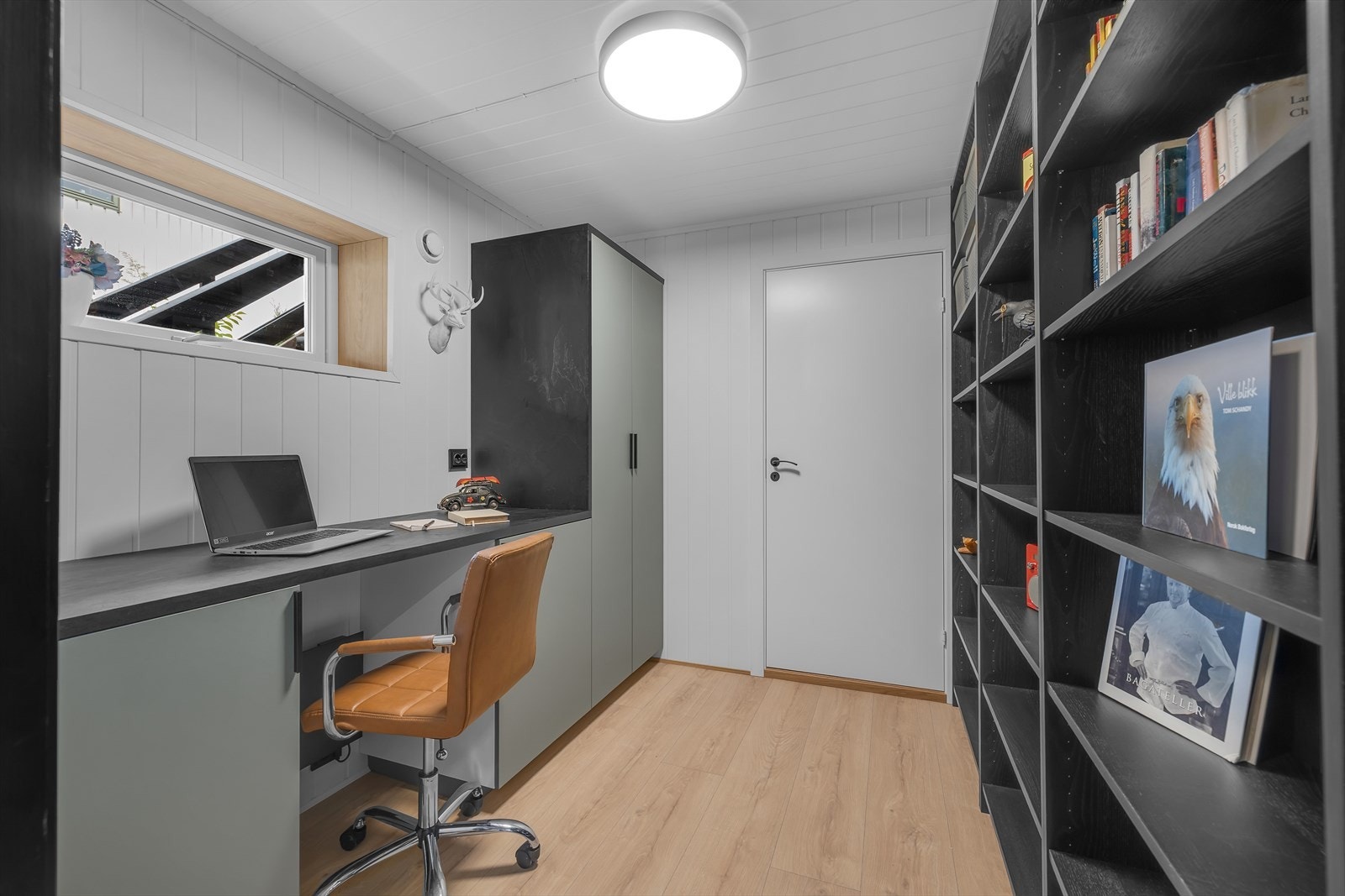 Kontor med bod innenfor Galleribilde