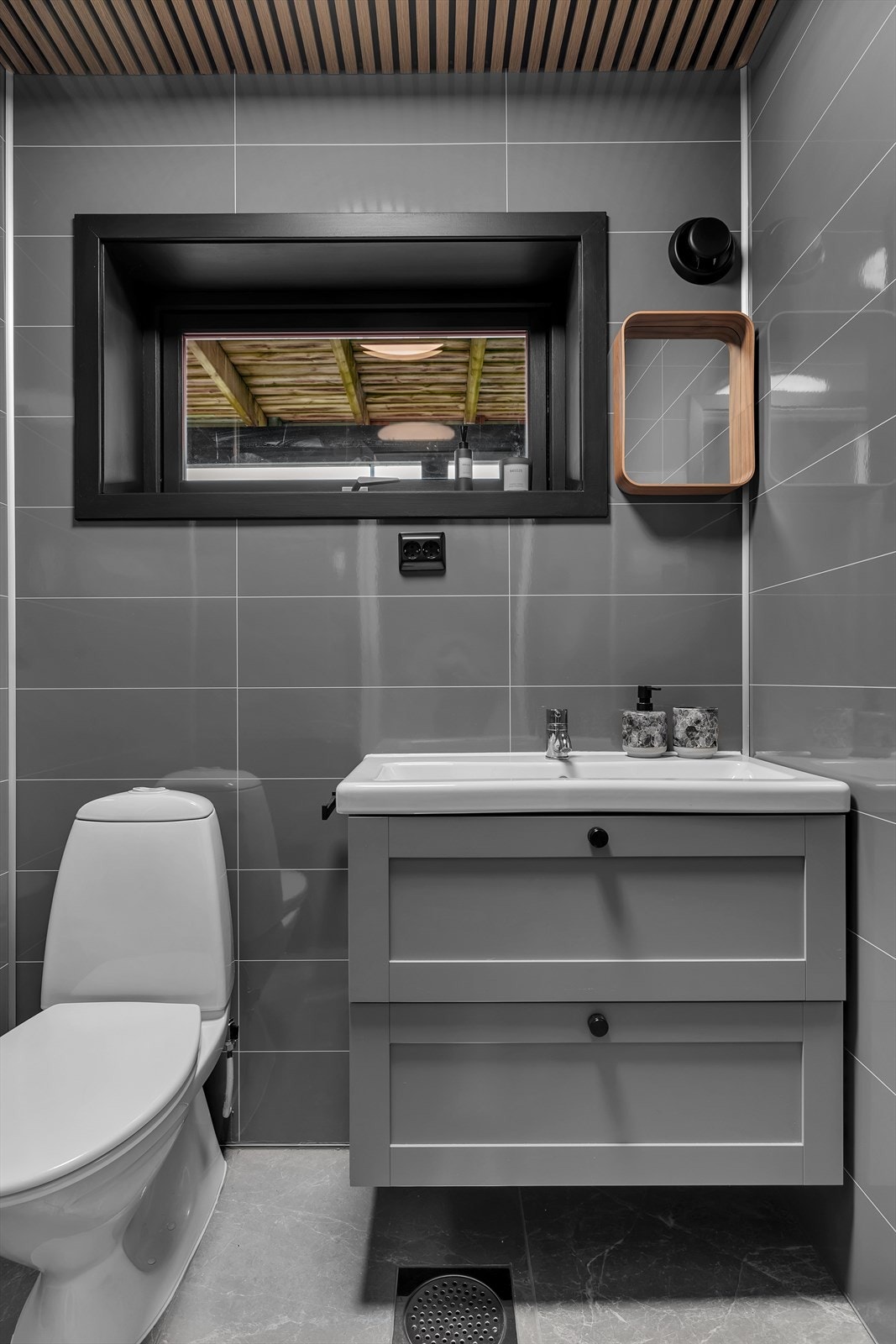 Toalettrom underetasje Galleribilde