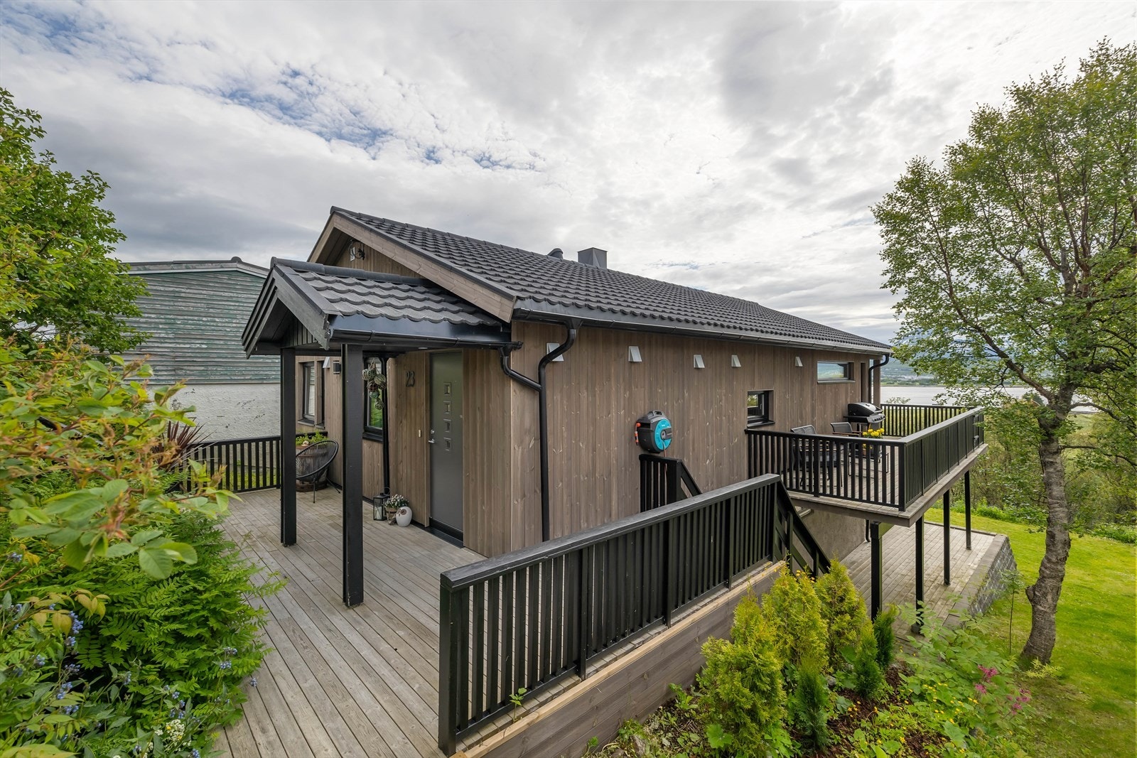 Velkommen Gråtindvegen 23 presentert av Hjem Eiendomsmegling! Galleribilde