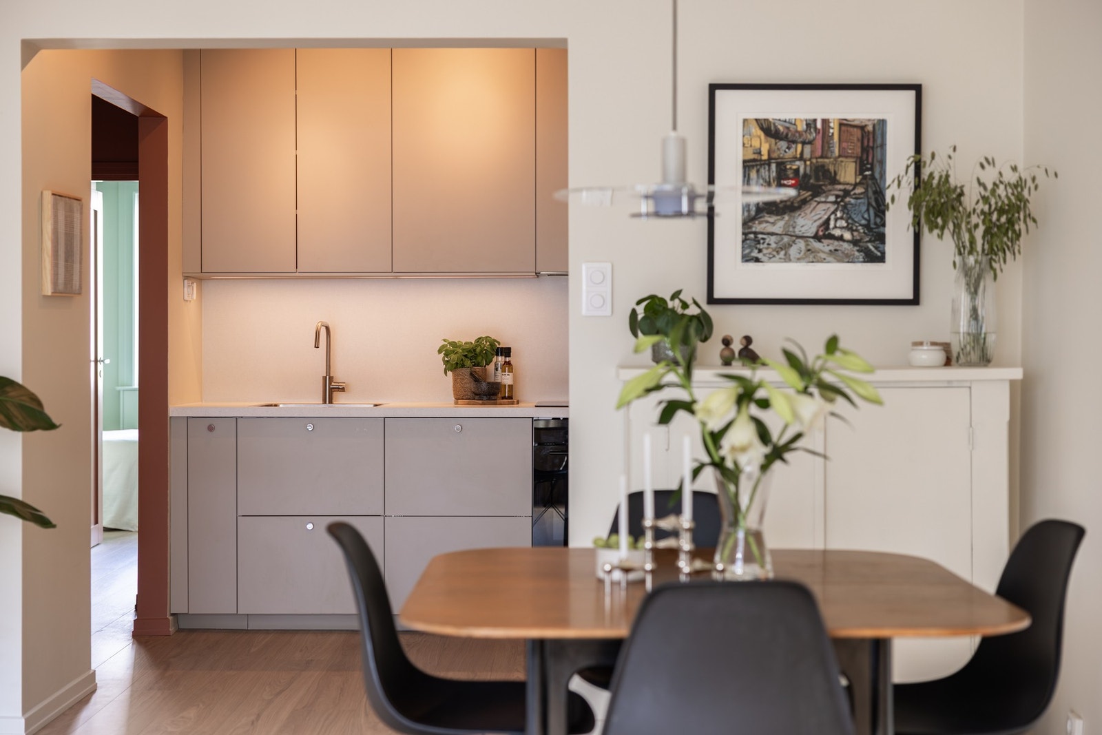 Det elektriske anlegget ble oppgradert i forbindelse med renoveringen av leiligheten. Galleribilde