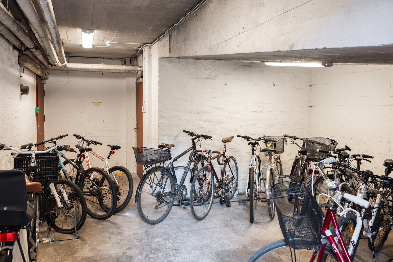 Innendørs sykkelparkering. Galleribilde