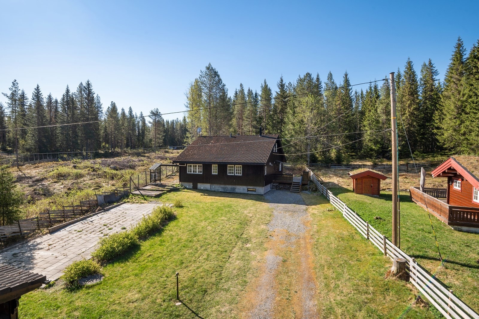 Tomten er bruksvennlig og har god tumleplass for store og små. Galleribilde