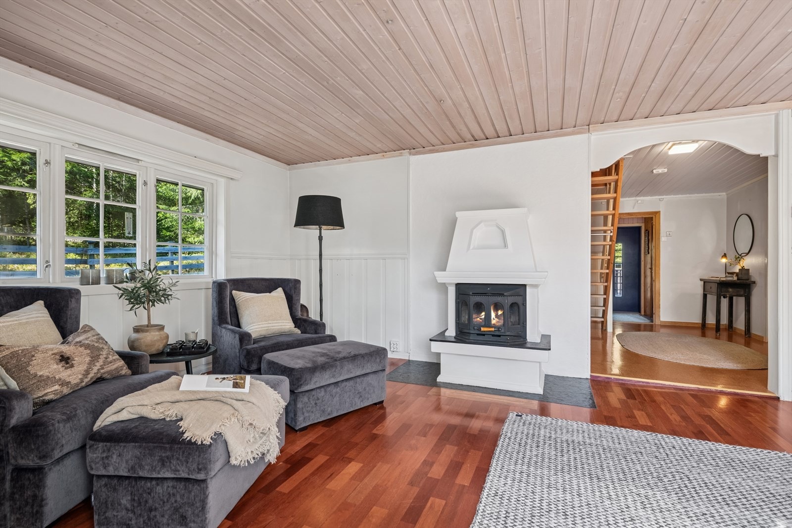 DNB Eiendom v/Elin M. Tofthagen ønsker velkommen til Sjøsetervegen 225! Galleribilde