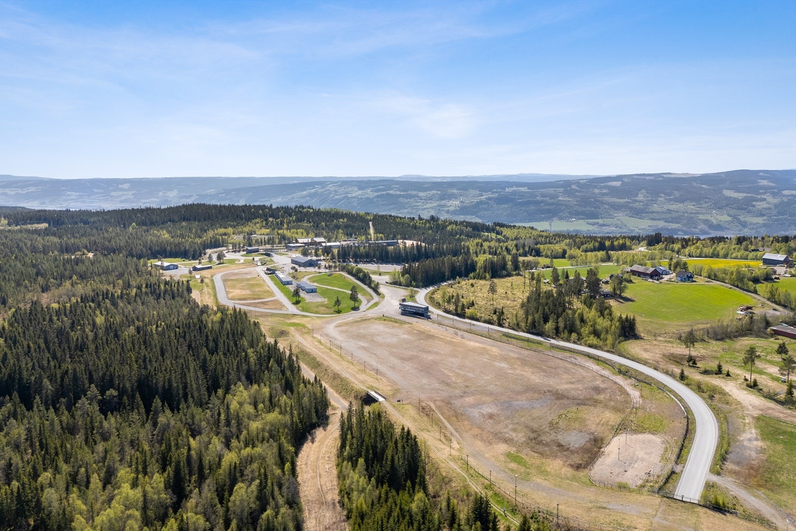 Umiddelbar nærhet til milevis med preparerte skiløyper med OL-løypene og Birkebeineren Skistadion. Galleribilde