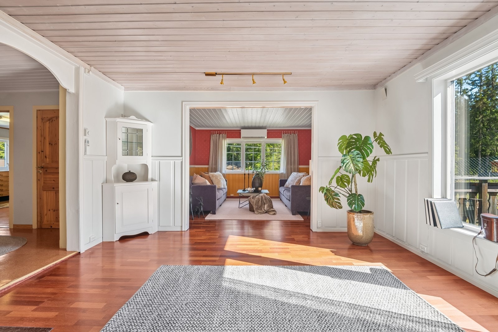 Den ene delen av stuen kan også enkelt gjøre om til et ekstra soverom. Galleribilde