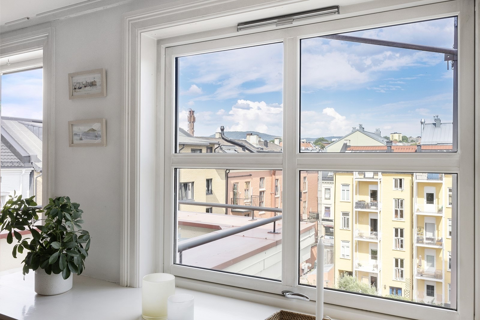 Flott utsyn fra stuevinduet Galleribilde