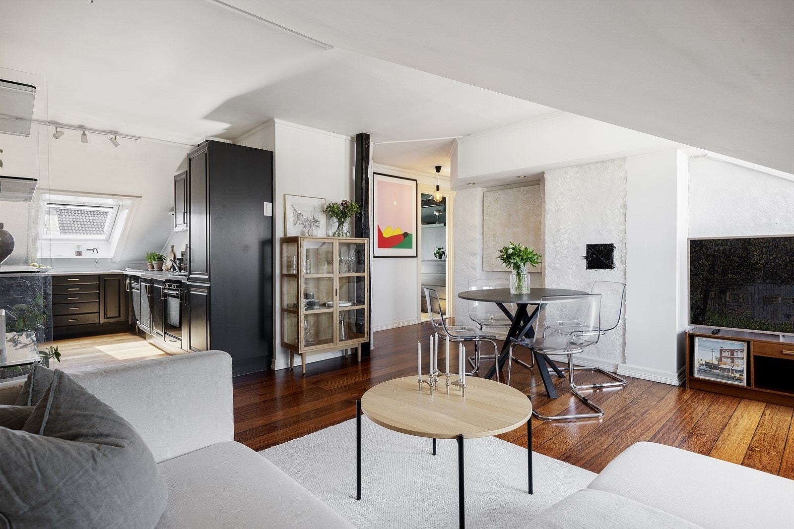 Lave felleskostnader hvor blant annet varmtvann og internett er inkludert. Galleribilde