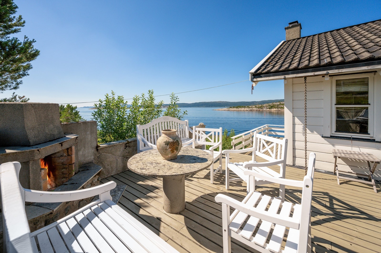 Hytta har en perfekt beliggenhet i hyttefeltet med fantastiske sol- og utsiktsforhold. Galleribilde