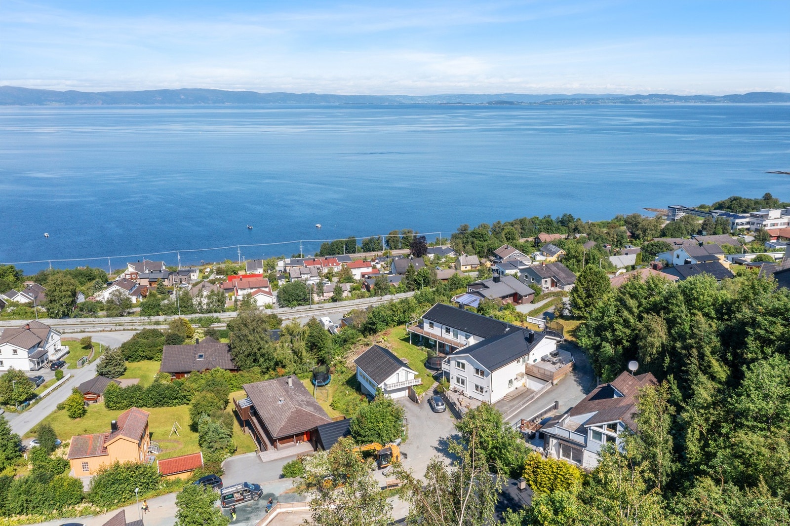 Nærområdet kan også by på badeplasser i nærheten samt gode kollektivtilbud. Galleribilde