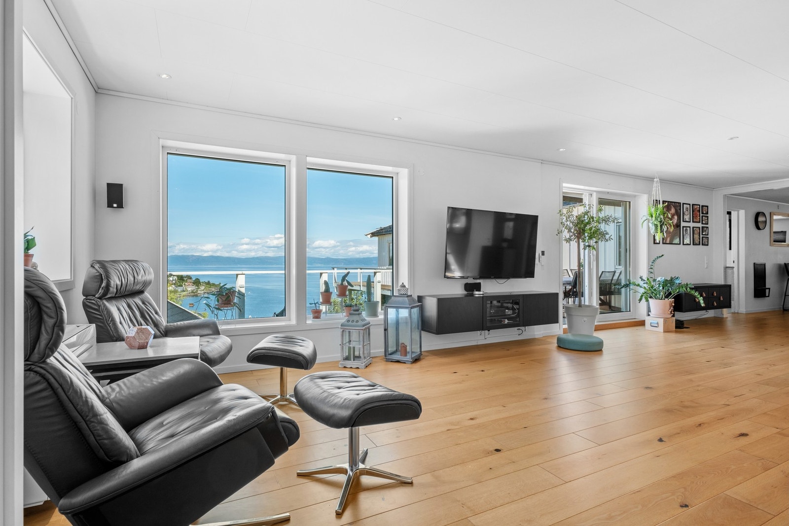 Boligen kan by på en svært lys og romslig stue på hele 55,5 kvm. Galleribilde