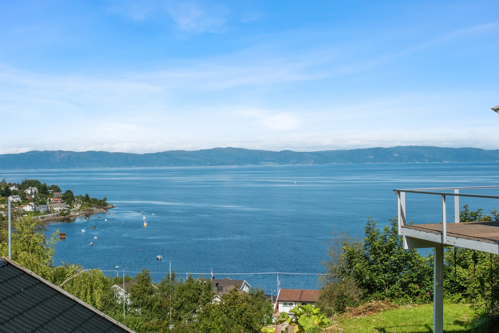 Velkommen til en svært tiltalende halvpart med utleiemuligheter. Galleribilde