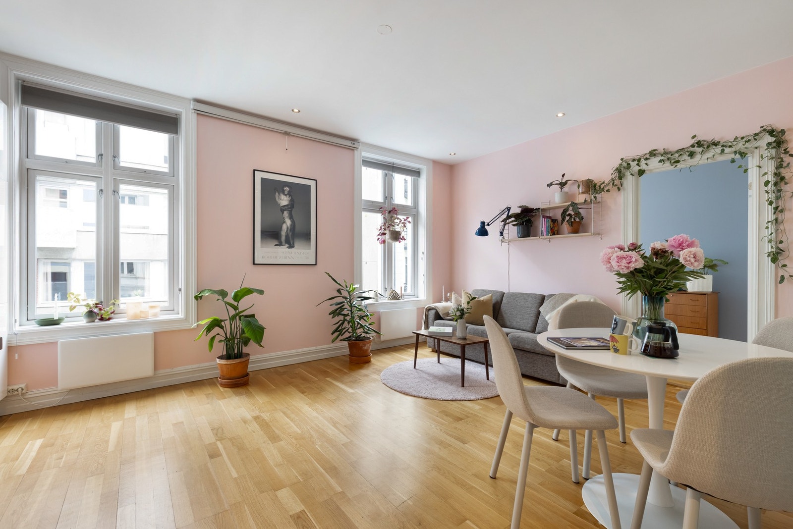 Dette er en lys og sjarmerende 3-roms leilighet med hyggelig balkong. Galleribilde