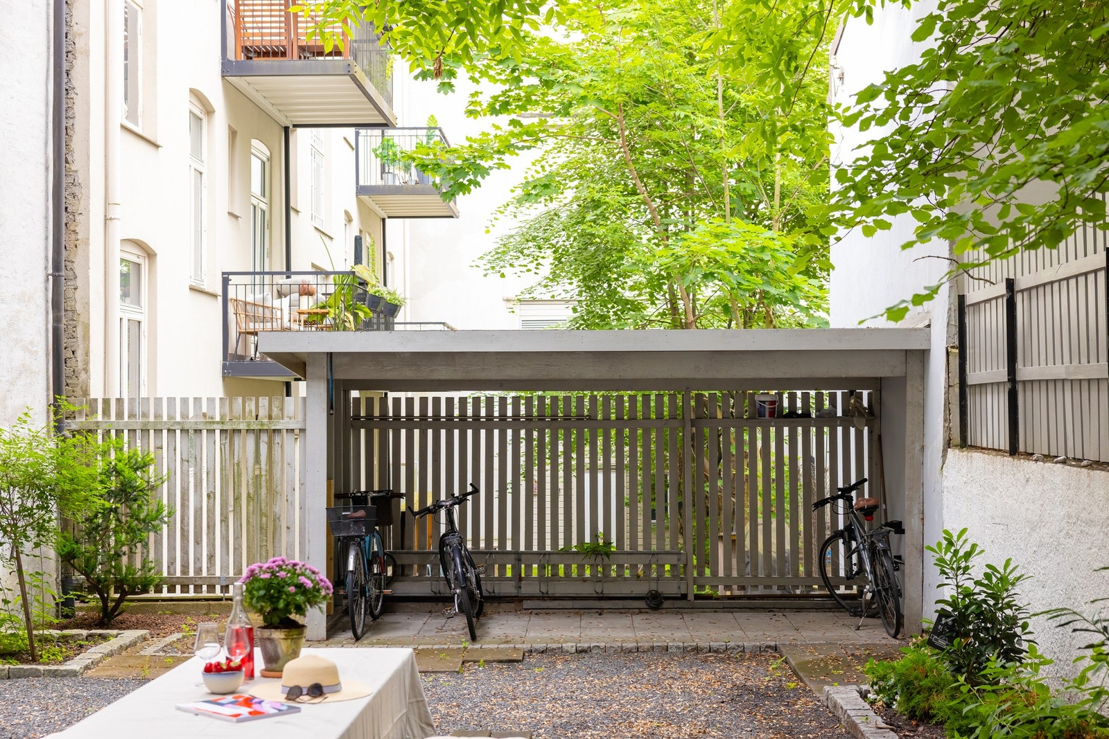 I borettslaget er det også en rolig og hyggelig bakgård. Galleribilde