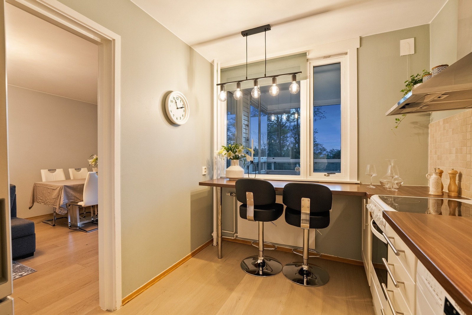 Her får du en smart frokostplass med utsikt mot naturen. Galleribilde