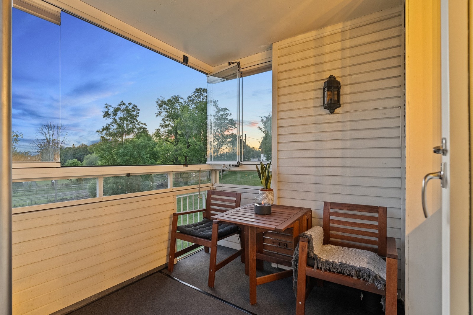 God plass til både bord og stoler. Galleribilde