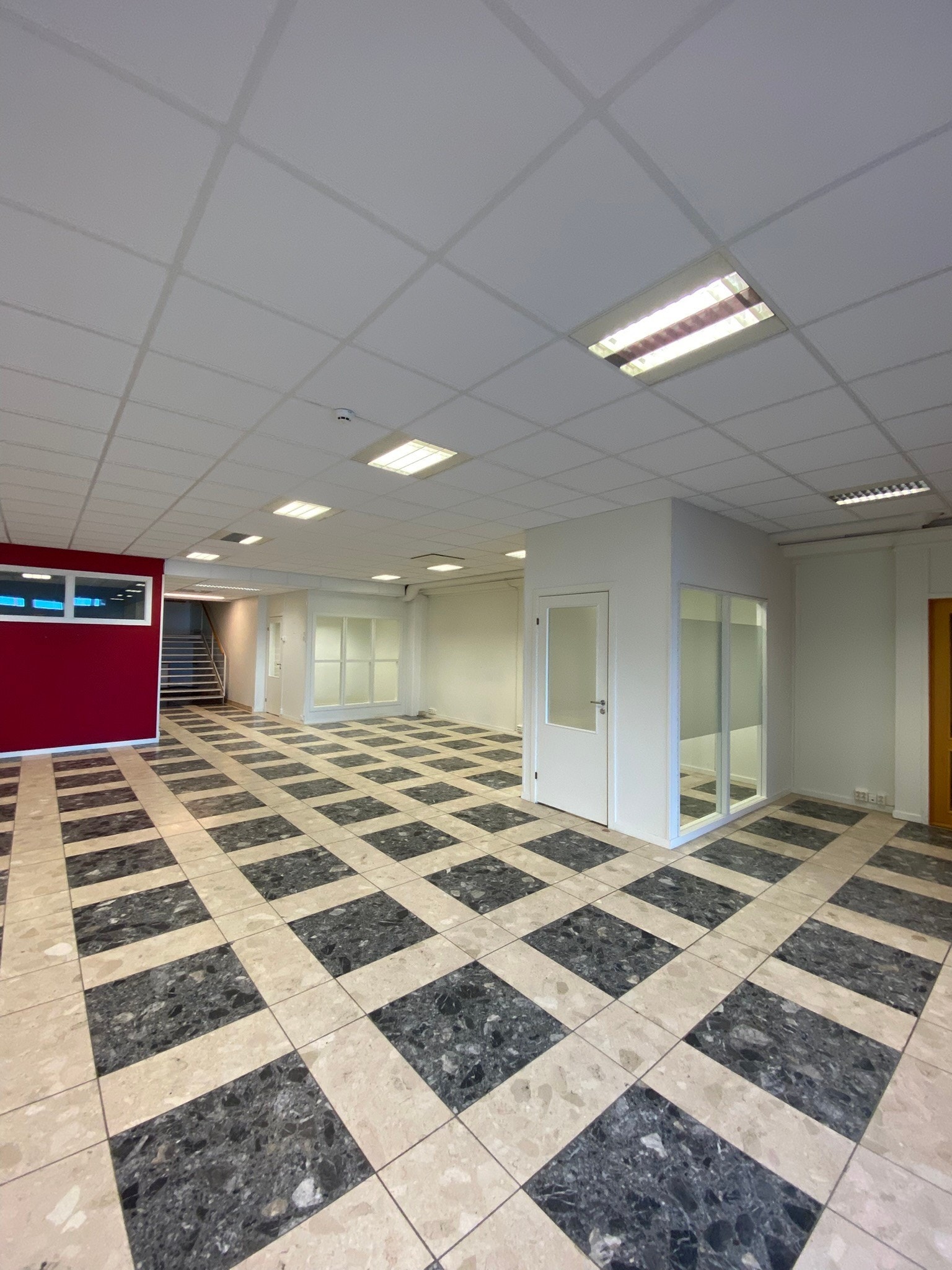 Lokalet har vært innredet som åpen kontorløsning Galleribilde