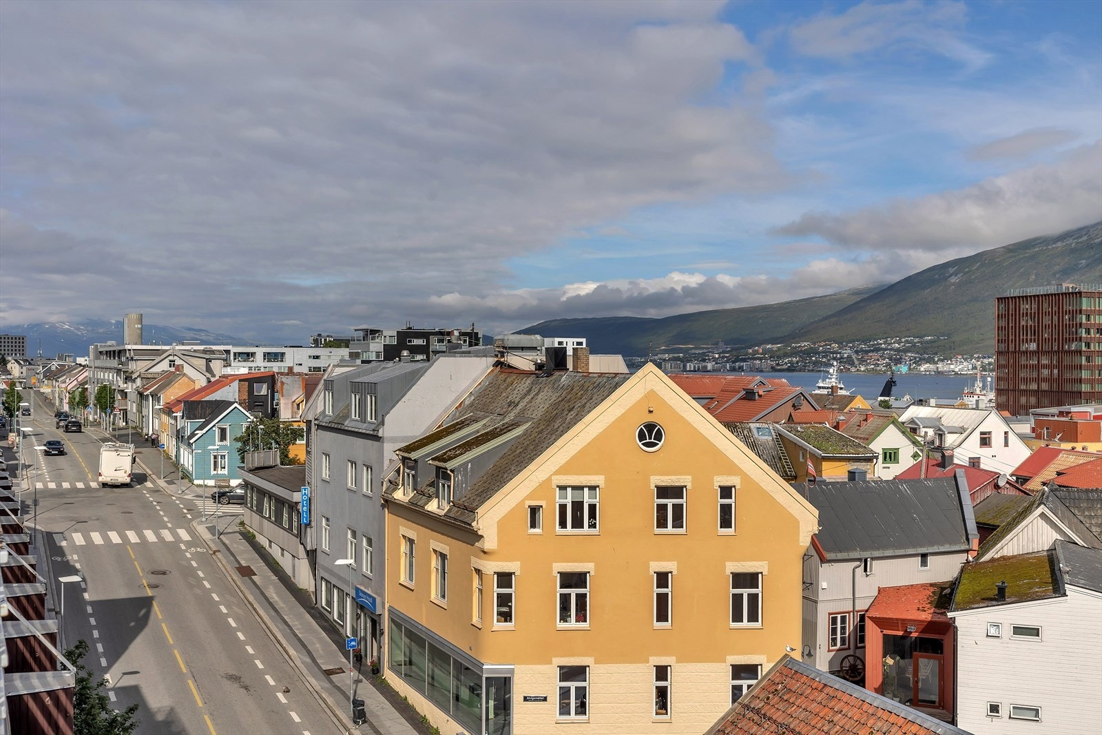 Det er svært gode bussforbindelser i området. Her har du enkel adkomst til sentrum og UNN/UiT Galleribilde