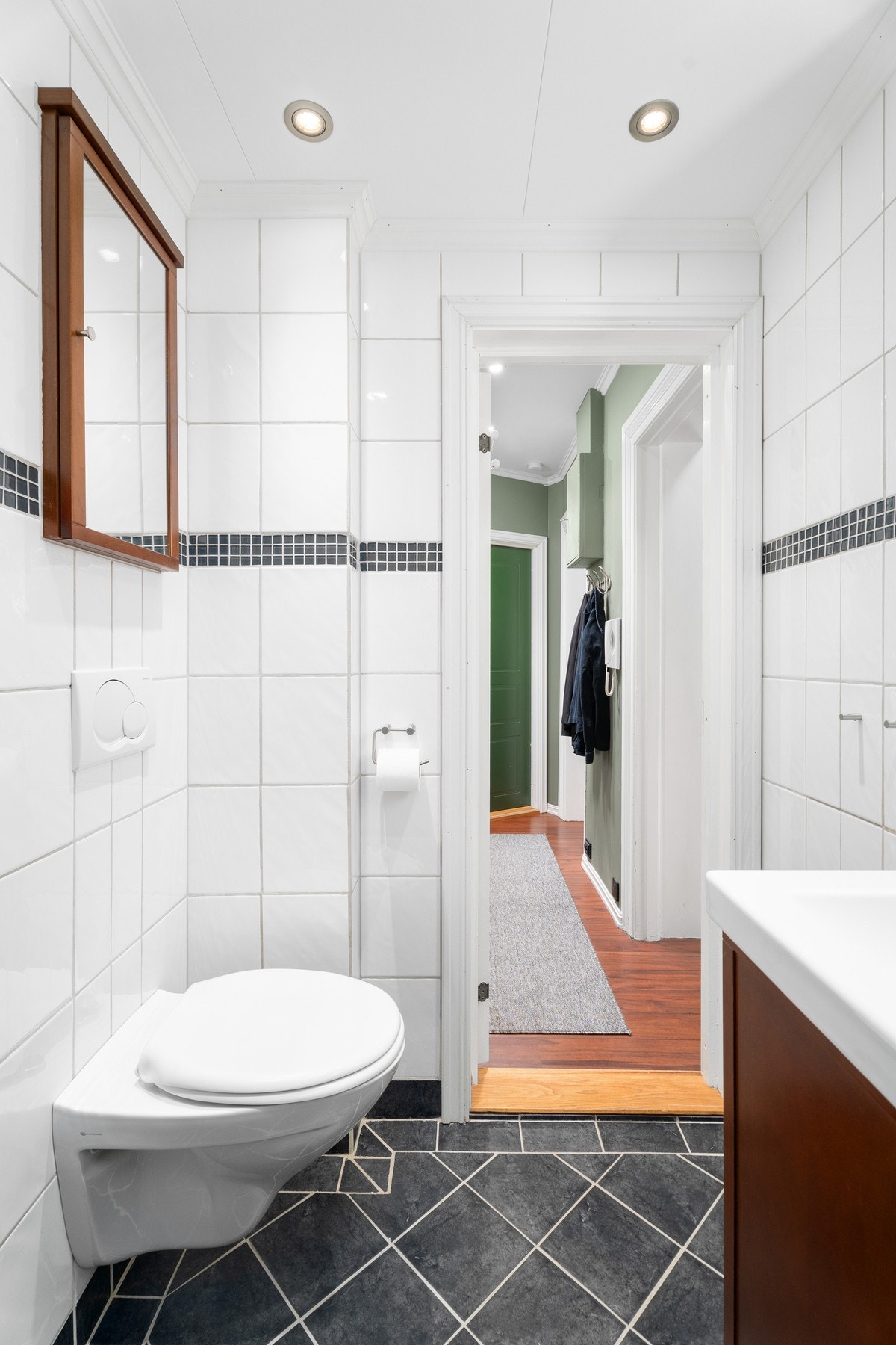 Baderommet er fra samme tidsperiode som kjøkkenet - året 2006. Galleribilde