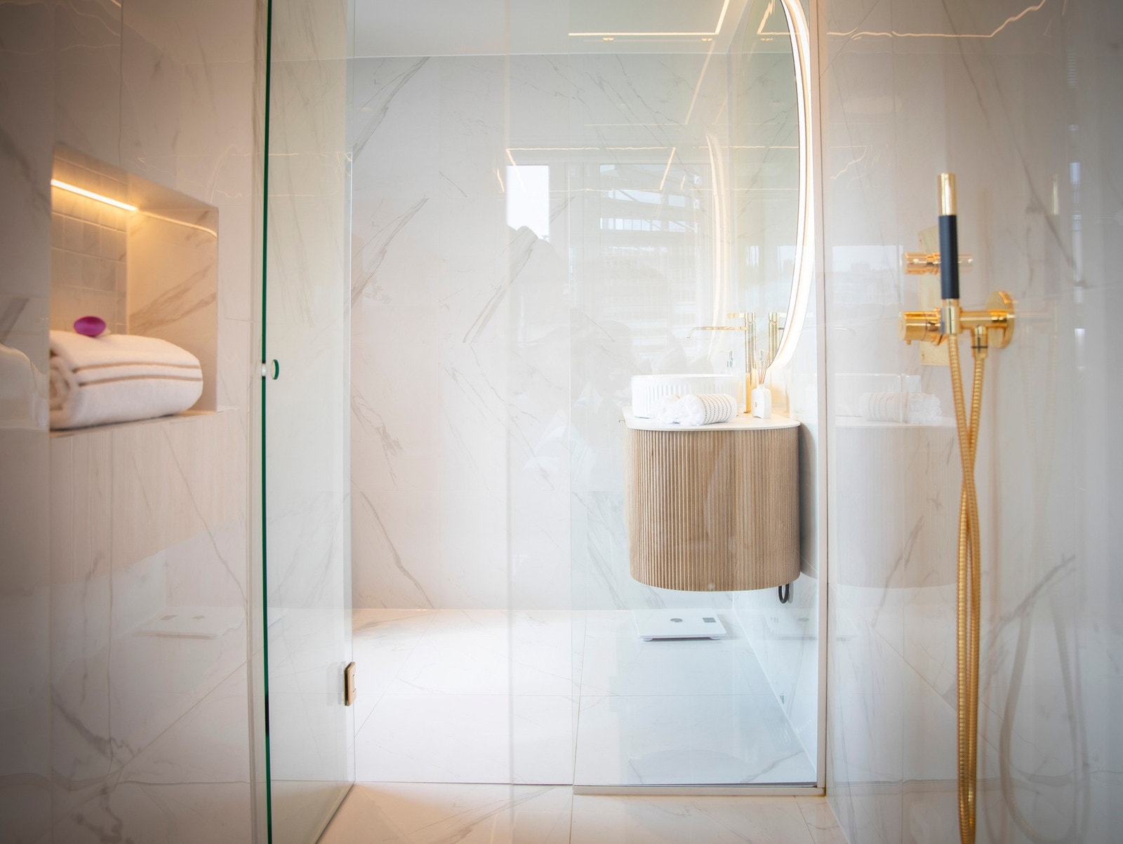 Elegante 60x60 fliser og gjennomtenkte valg. Galleribilde