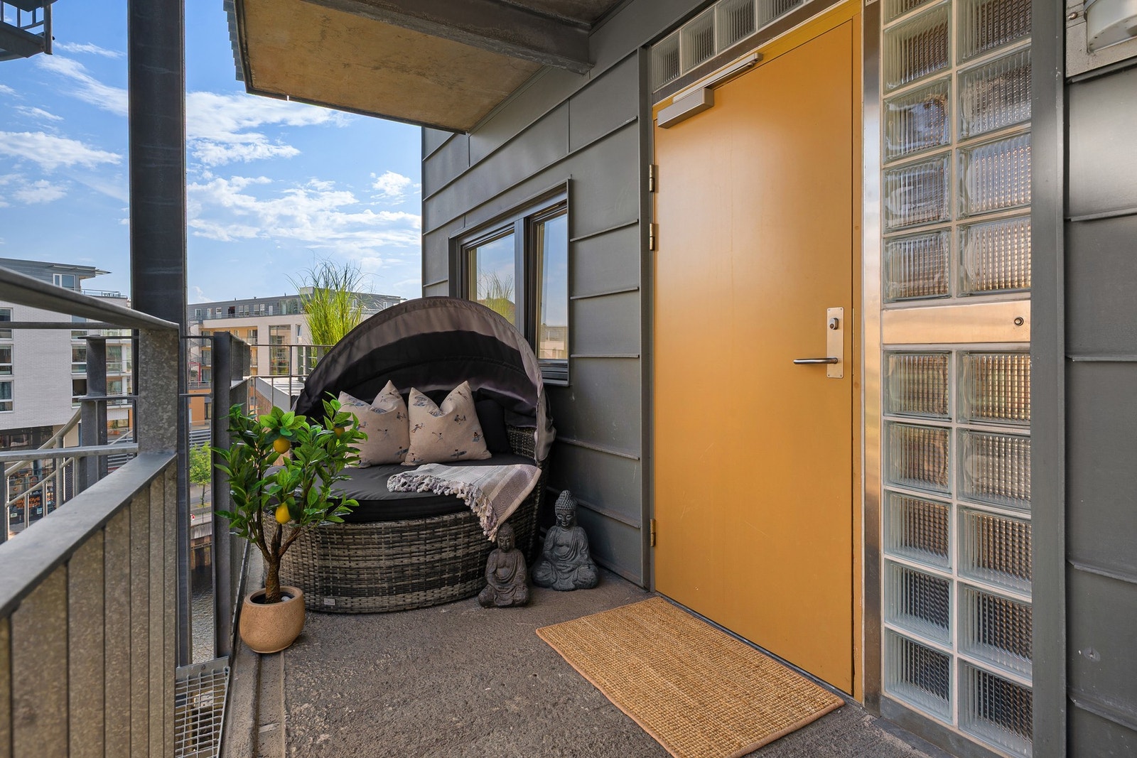 Med sin plass helt innerst i gangen, har leiligheten en god og skjermet beliggenhet. Galleribilde