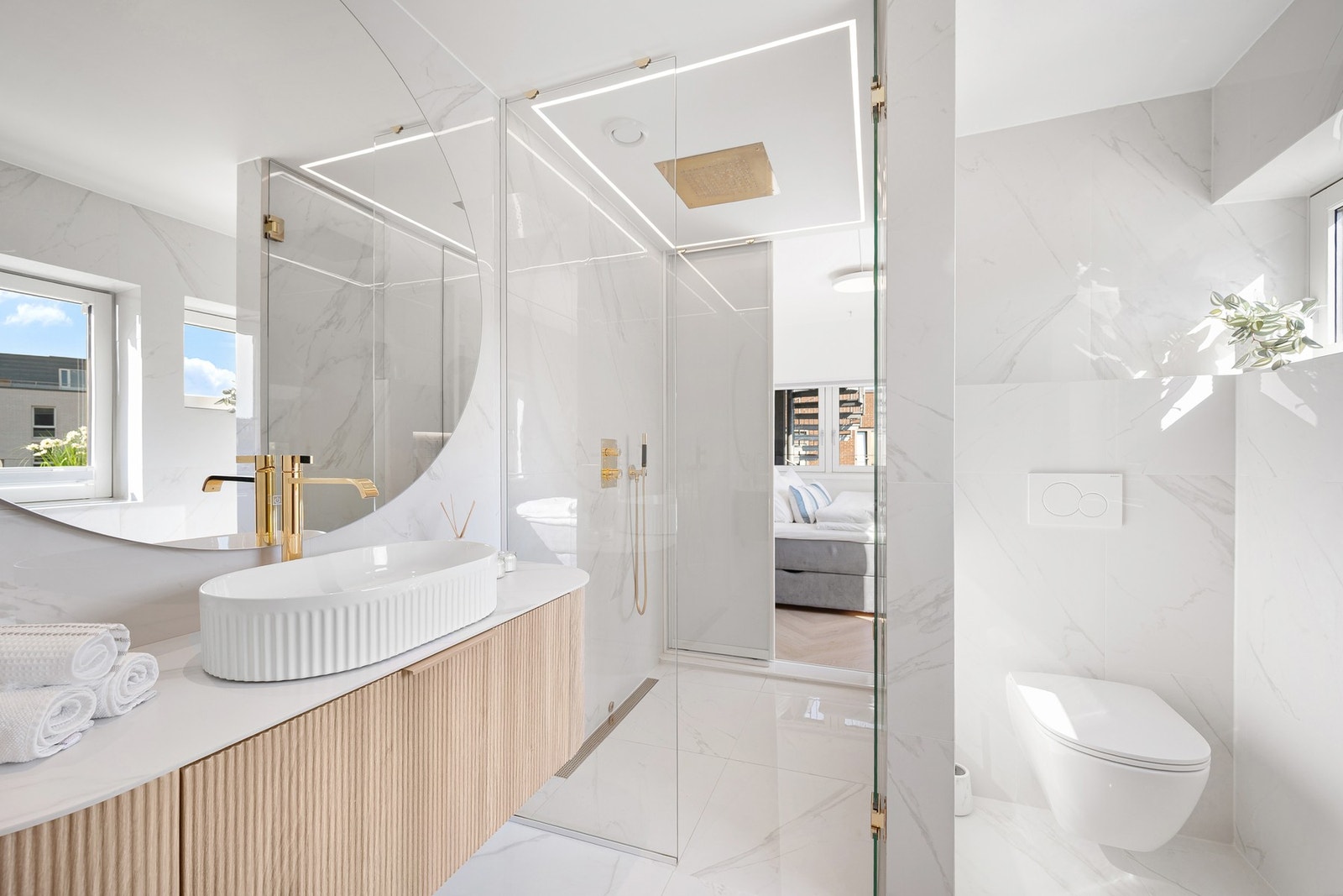 Dette nye masterbadet er bare én av mange flotte kvaliteter i leiligheten. Galleribilde