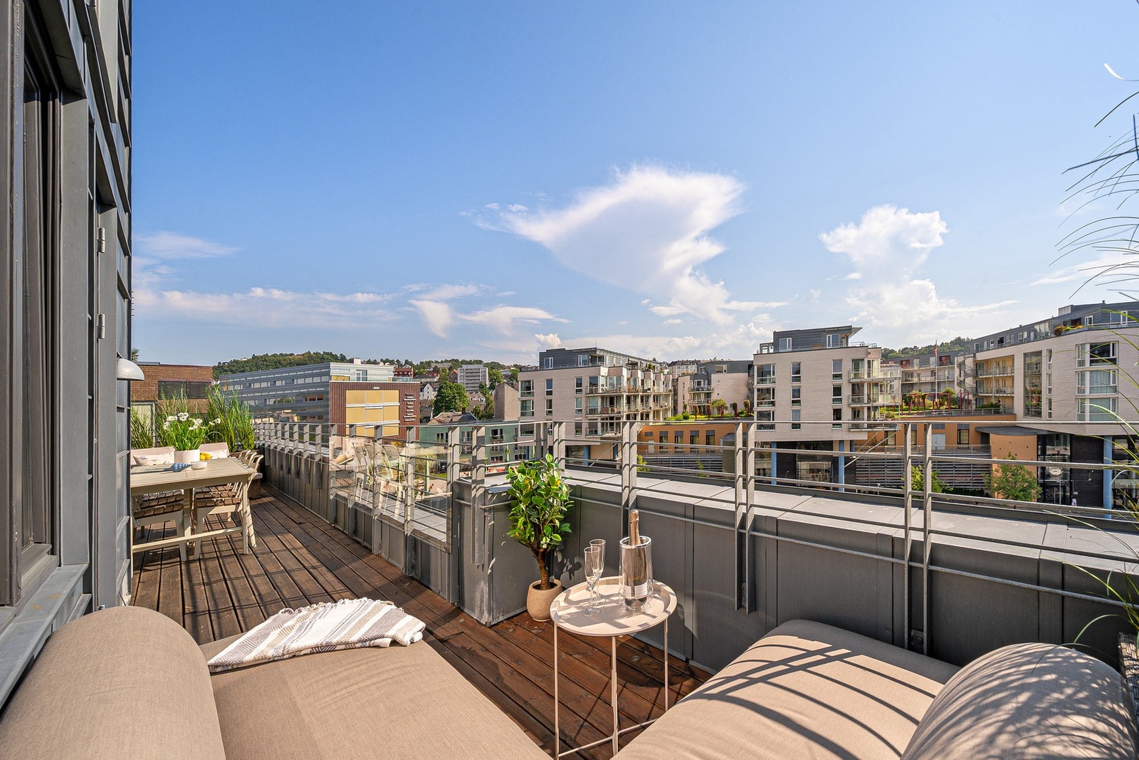 Velkommen til Dyre Halses gate 4 stolt presentert av Merk M. Ramberg ved EiendomsMegler 1. Galleribilde