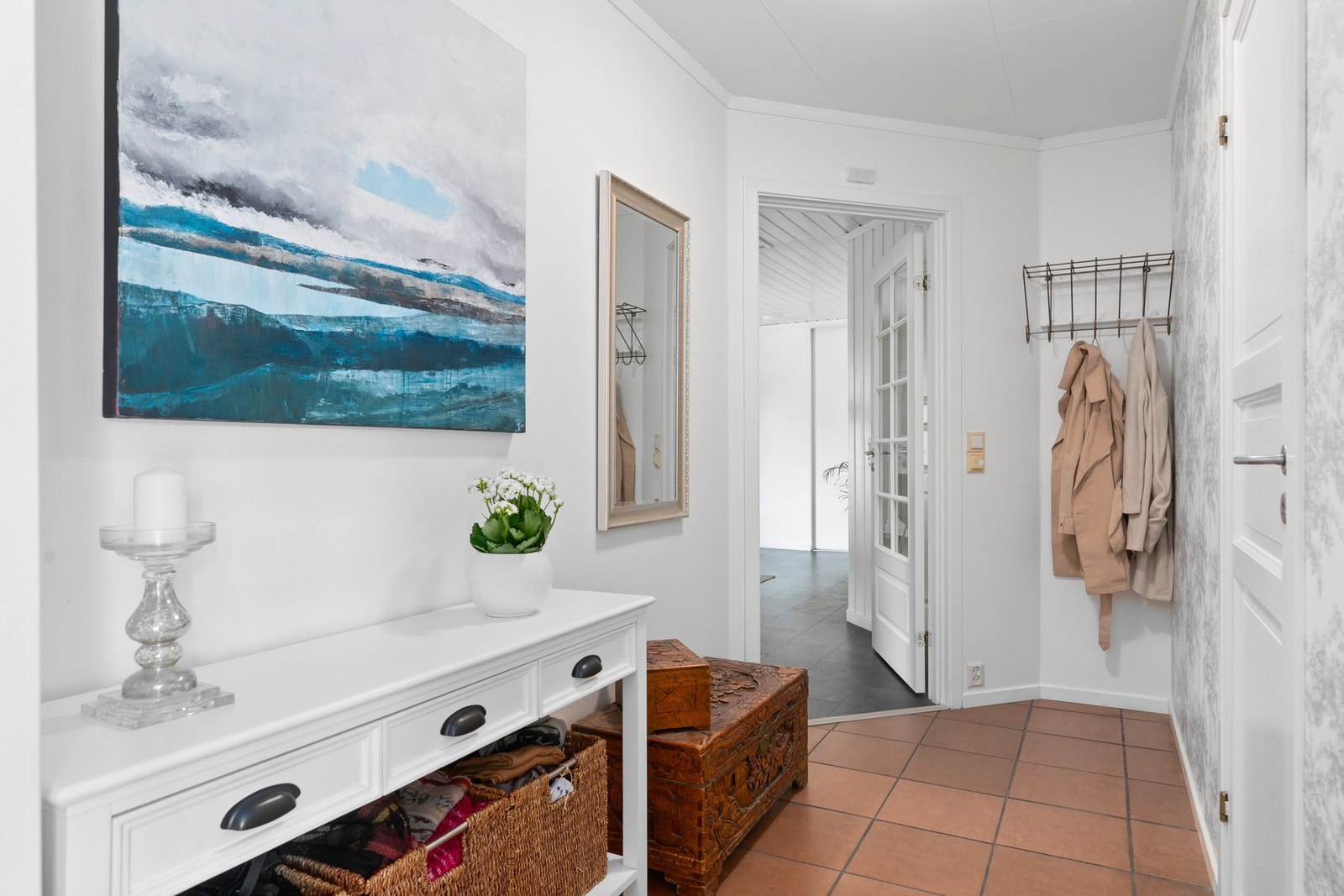 Flislagt hall med varmekabler i gulvet. Galleribilde