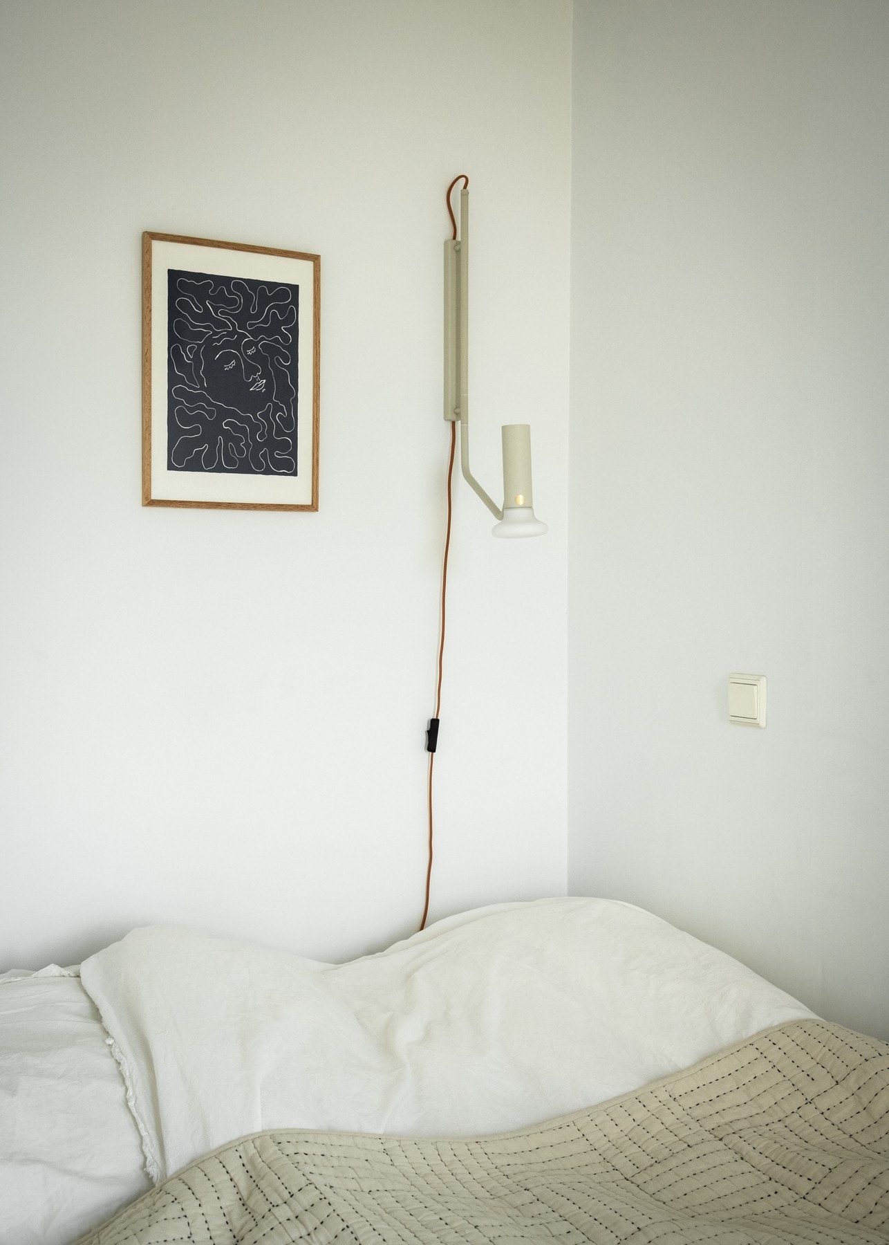 Hovedsoverommet er av god størrelse og innredet med en plassbygd dobbeltseng. Galleribilde