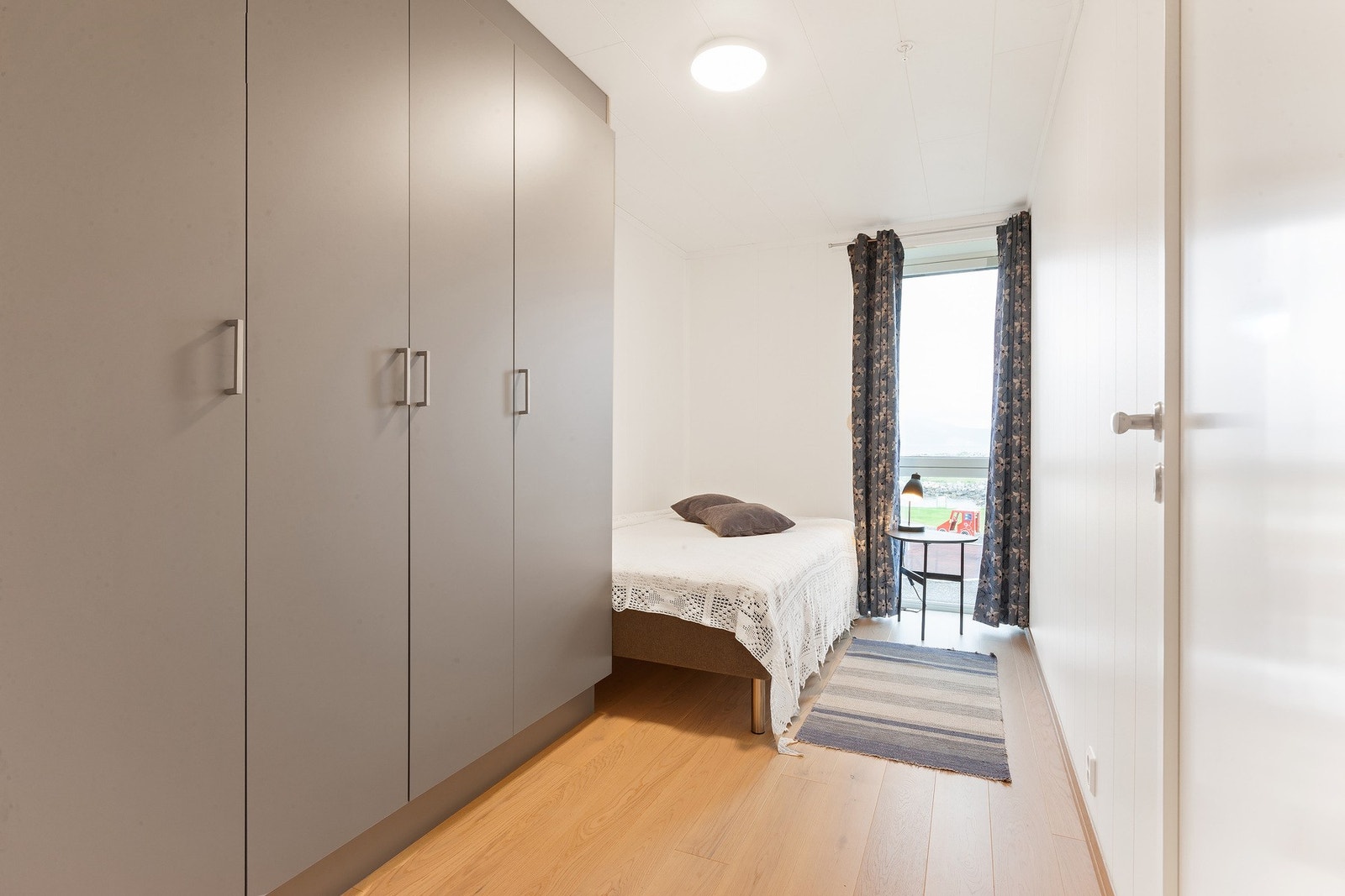 Soverom 2. Passer perfekt som barnerom, gjesterom, kontor. Galleribilde