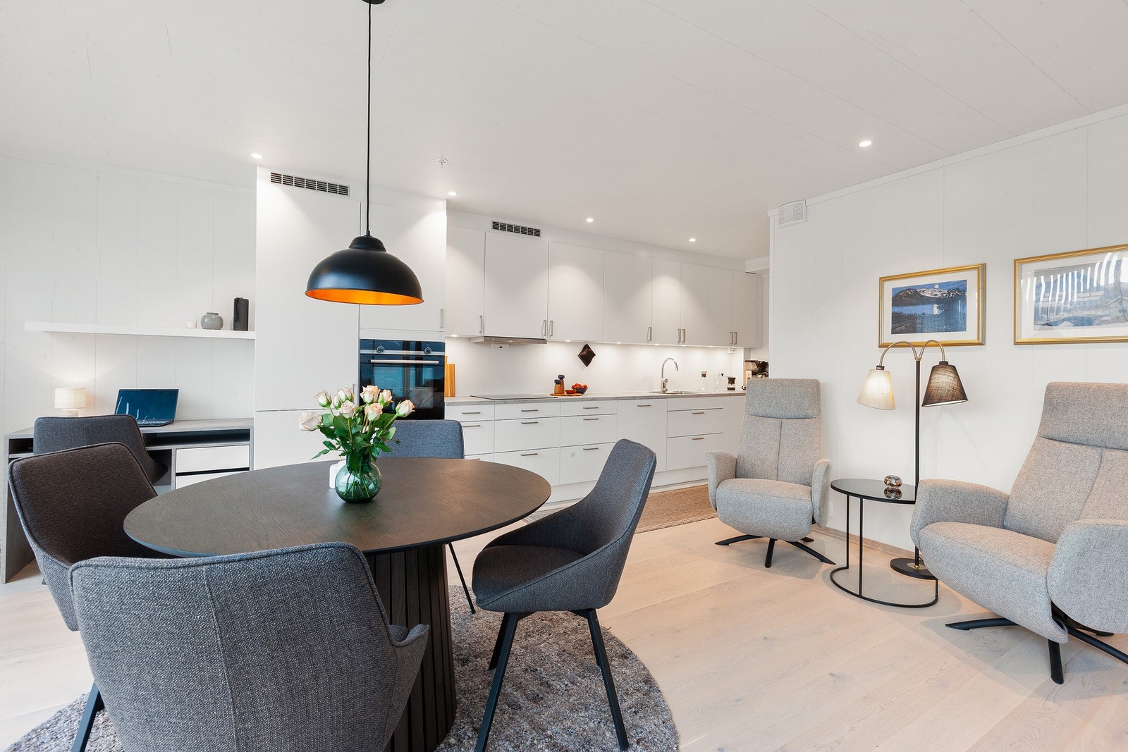 Her kan gode måltider nytes i godt lag. Galleribilde