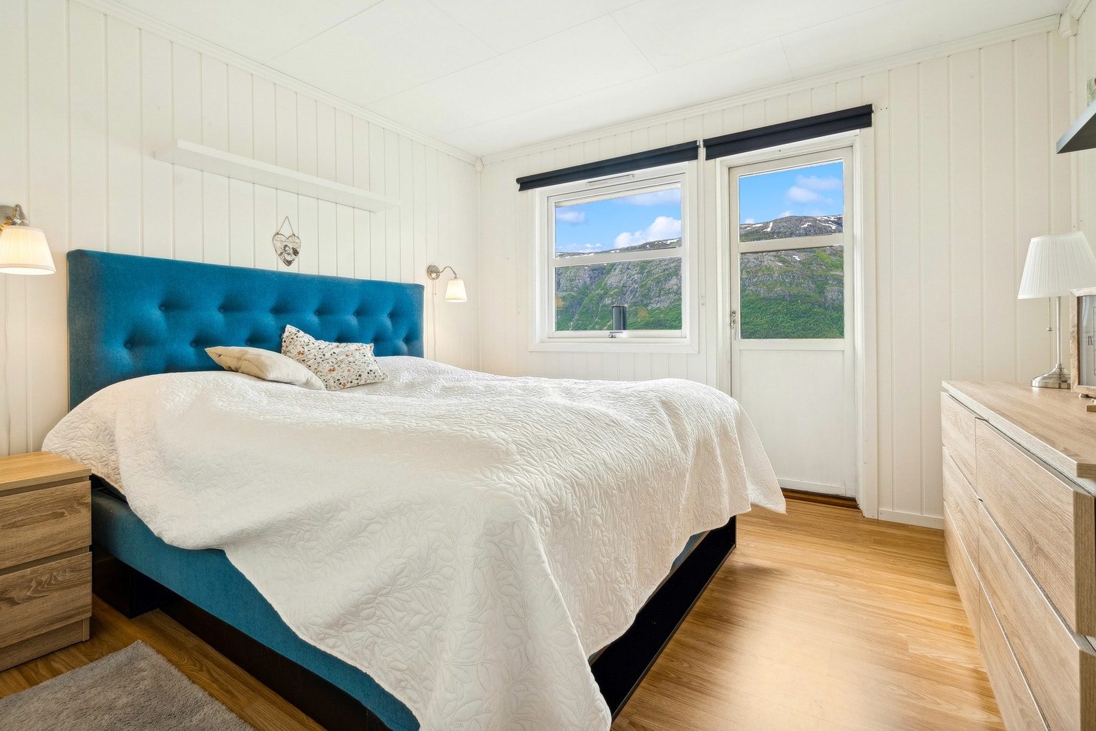 Hovedsoverommet er av god størrelse og har utgang til balkongen. Galleribilde