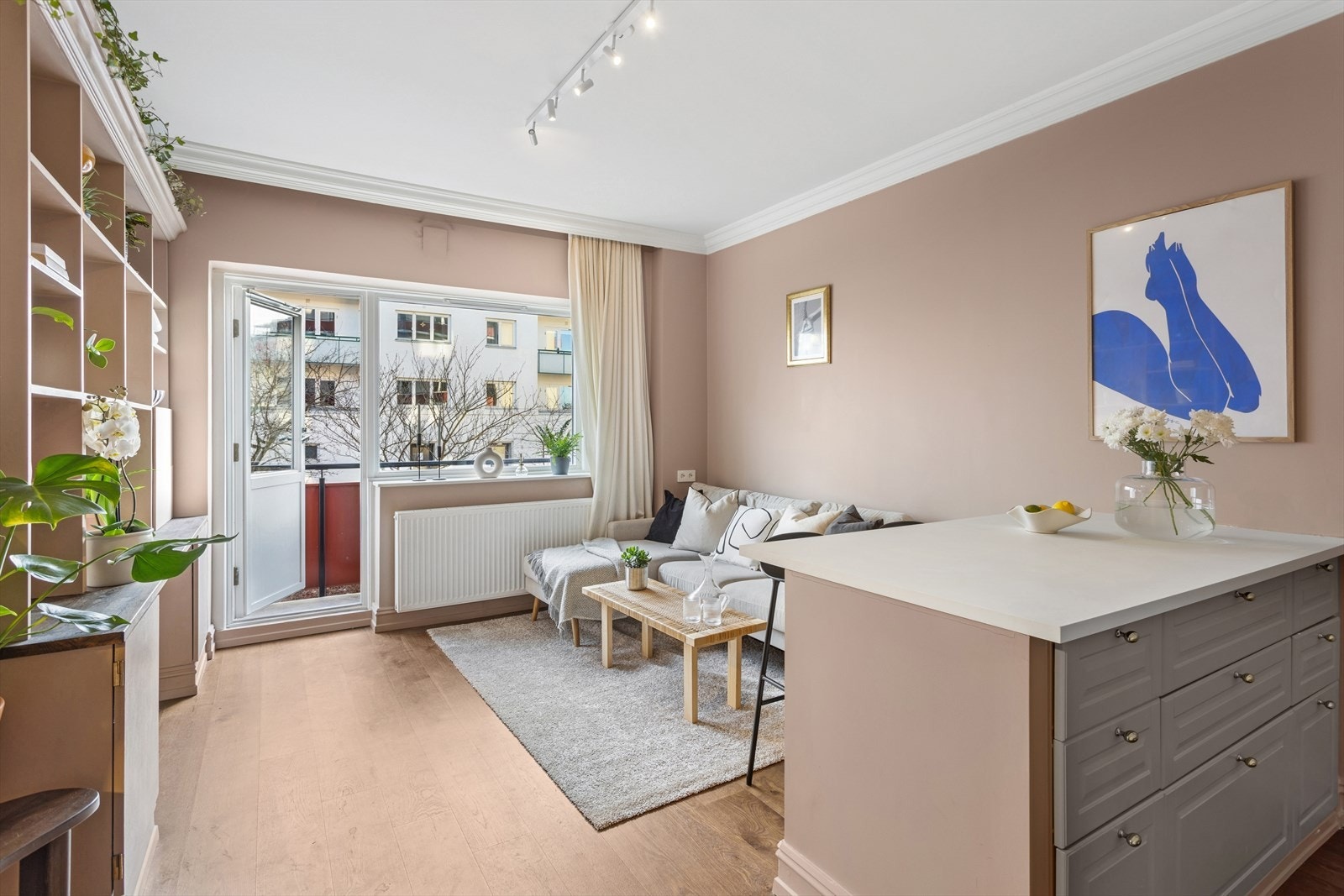 Velkommen til denne nydelige 2-roms selveierleiligheten på hyggelige Sinsen/Rosenhoff. Galleribilde