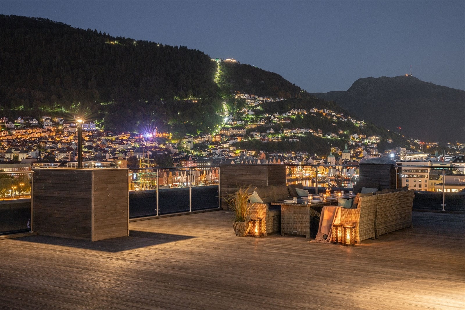 - Leiligheten er en av få som har tilgang til den eksklusive takterrassen med panoramautsikt over byen - Galleribilde