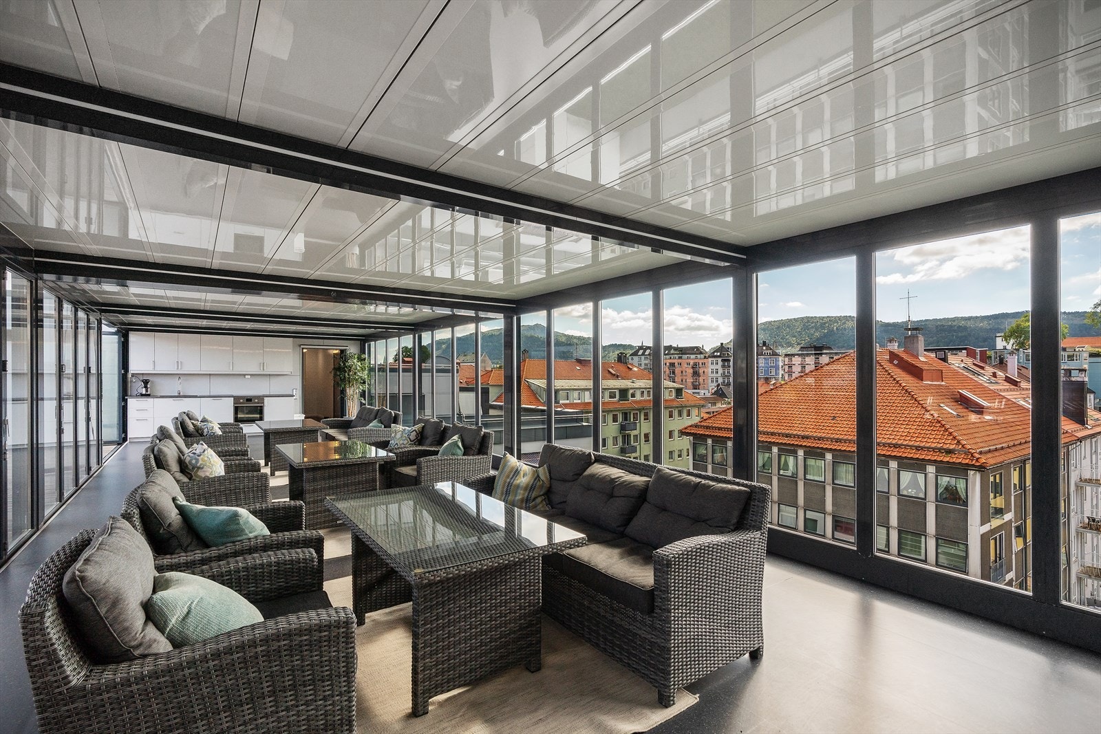 - Loungen og deler av uteområde kan reserveres for private arrangement. Her har det vært bryllup, barnedåp og konfirmasjon - Galleribilde