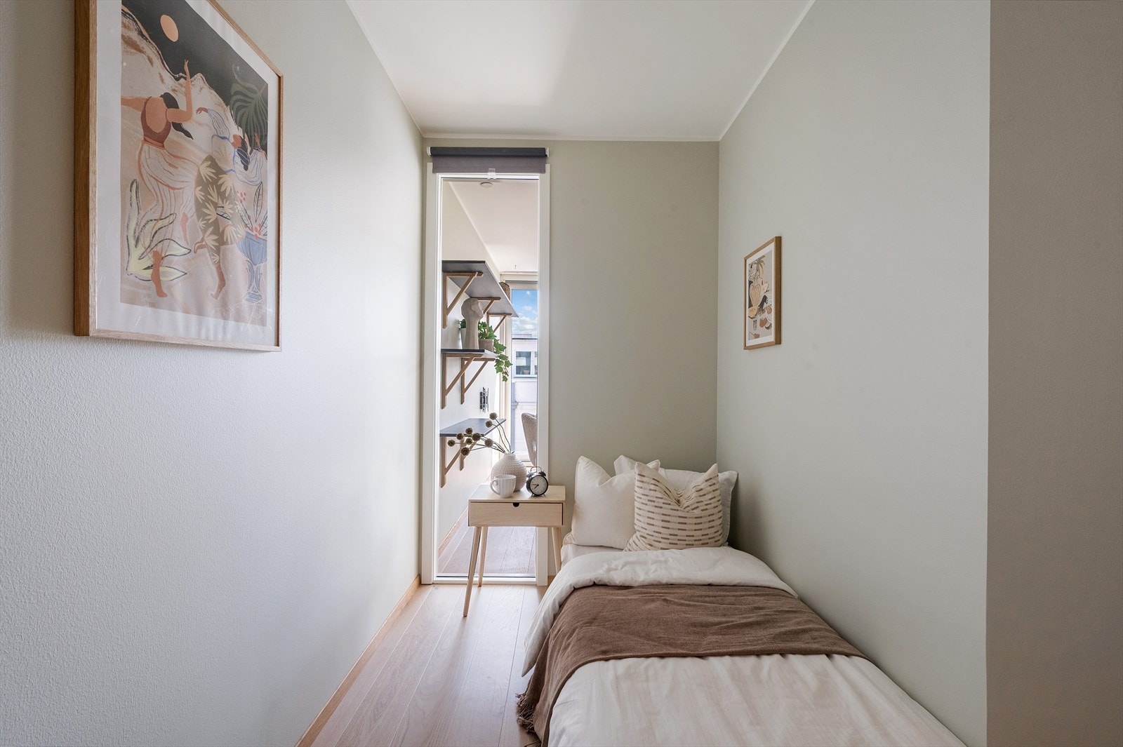 - Rommet passer perfekt som kontor eller walk-in closet eksempelvis - Galleribilde