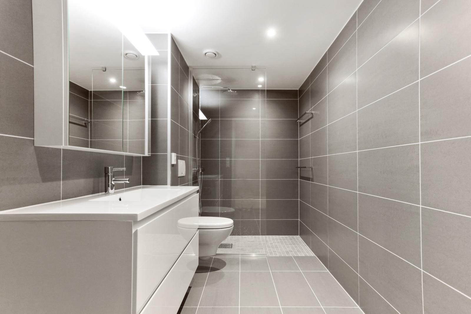 Pent flislagt bad med varmekabler. Vaskemaskin medfølger Galleribilde