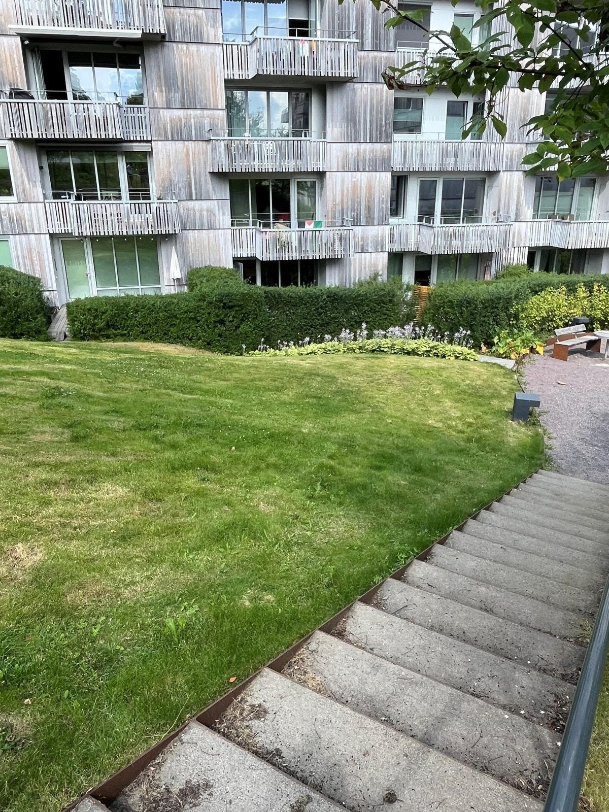 Nydelige grøntarealer like utenfor markterrassen. Galleribilde