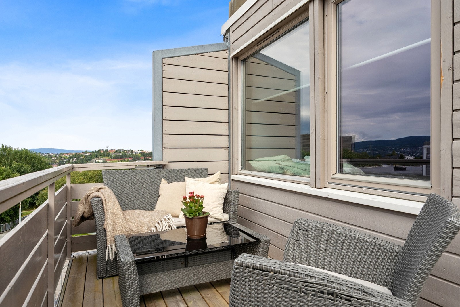 Fra det ene soverommet er det adkomst til en vestvendt balkong. Galleribilde