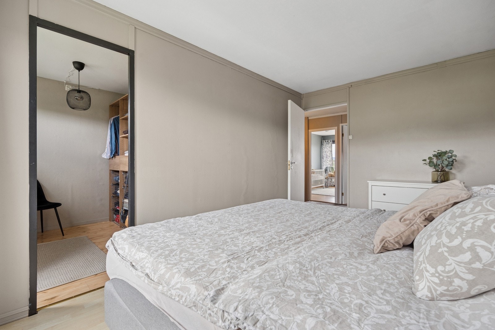 Et annet soverom er tilknyttet en bod på 5 kvm. Galleribilde