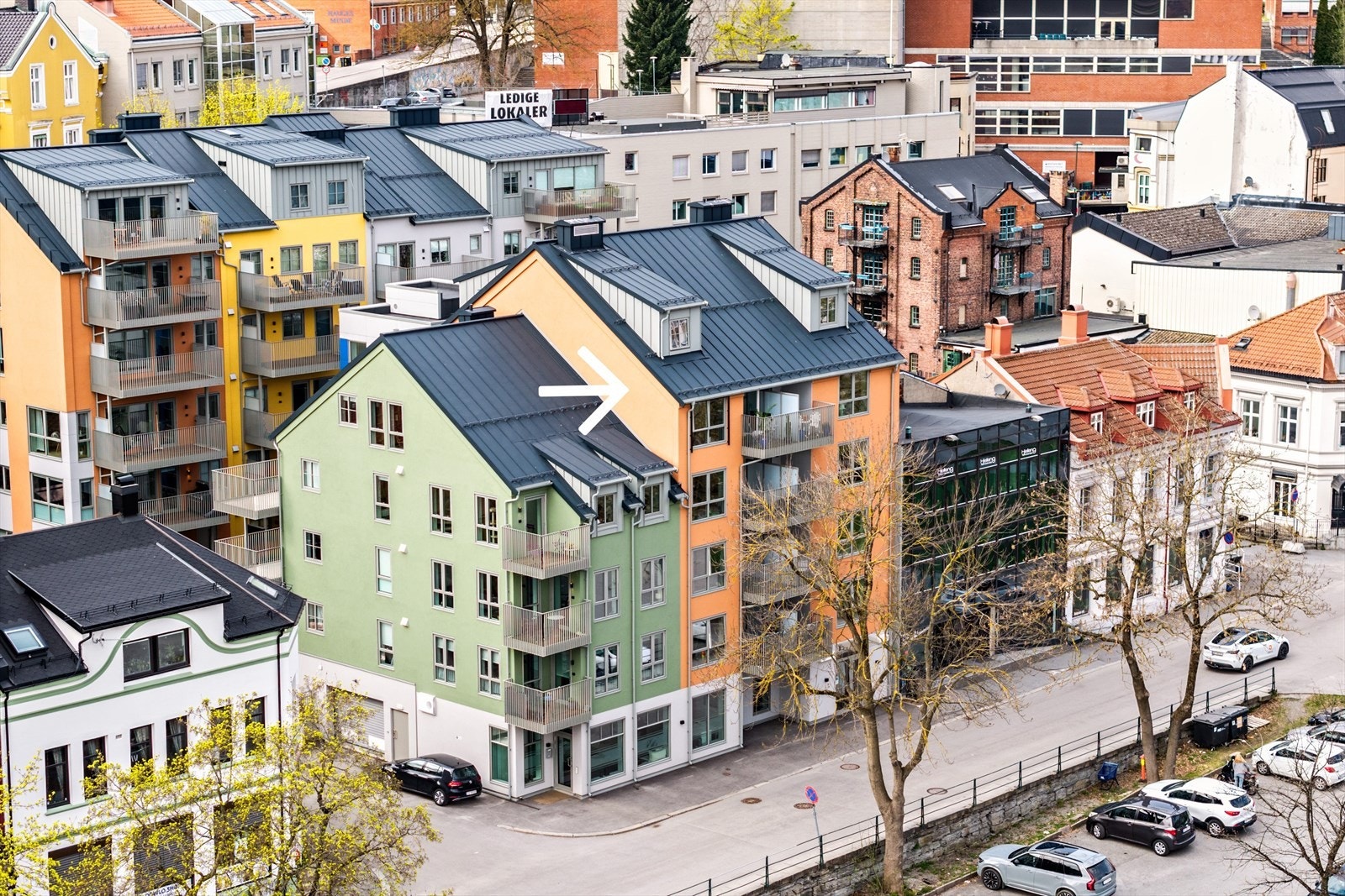 Velkommen til Nedre Hjellegate 10E! En fantastisk toppleilighet over 2 plan, med en svært god beliggenhet. Galleribilde