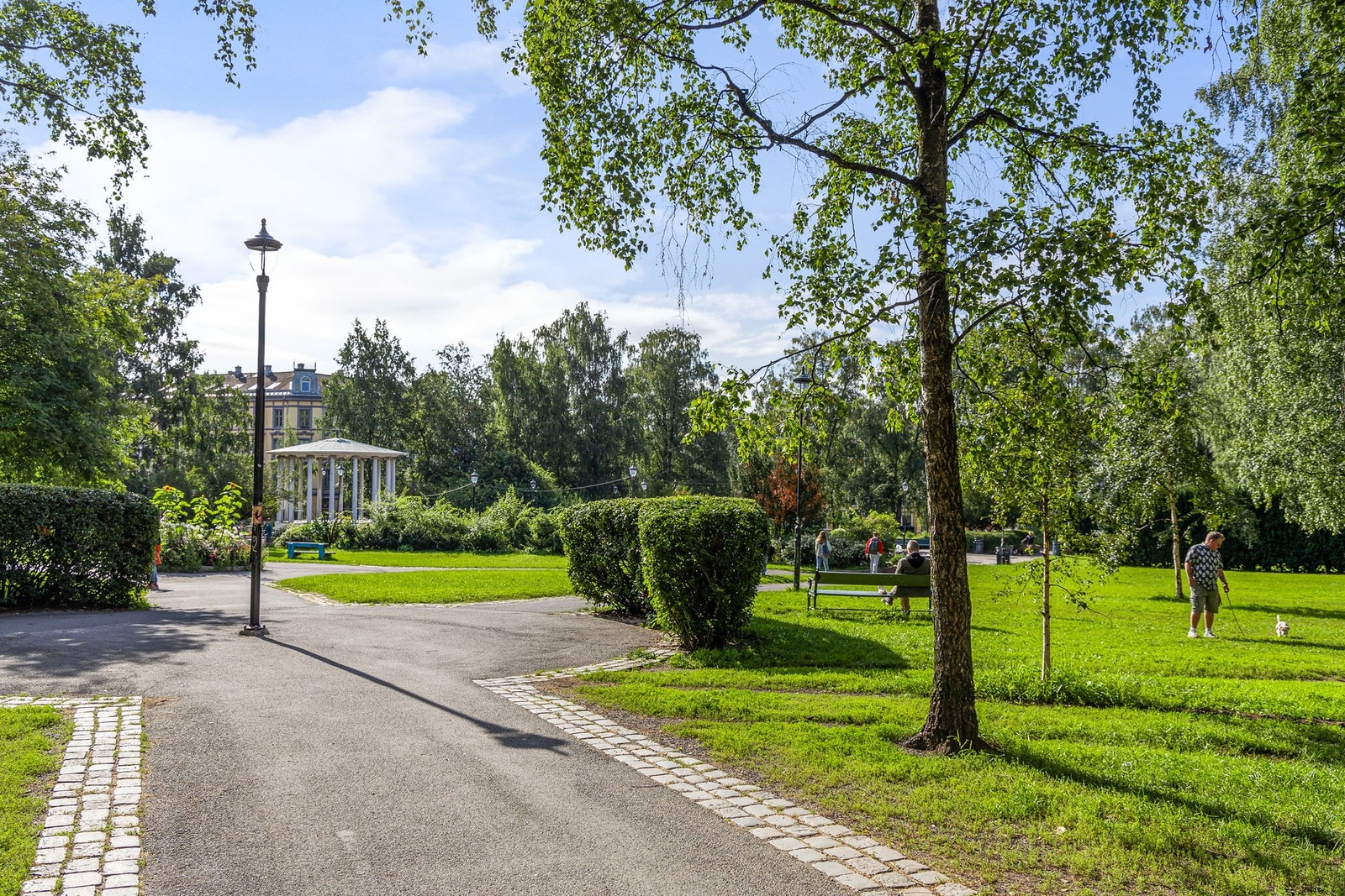 Leiligheten ligger idyllisk til på øvre Grünerløkka. Galleribilde