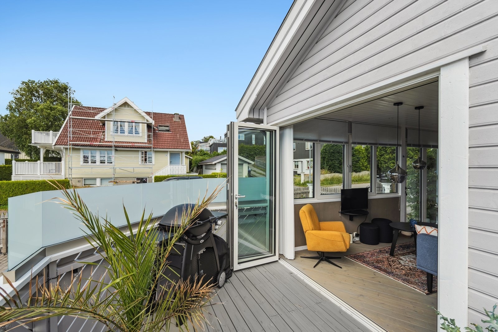 Foldedører ut til terrassen. Galleribilde