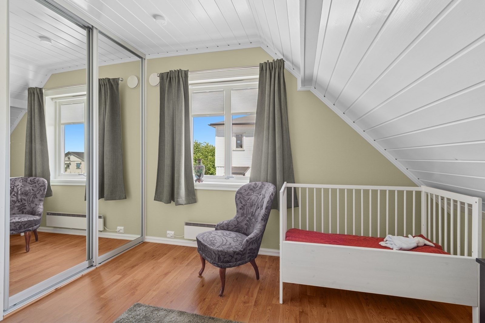 Soverom 3 har også god garderobeplass. Galleribilde