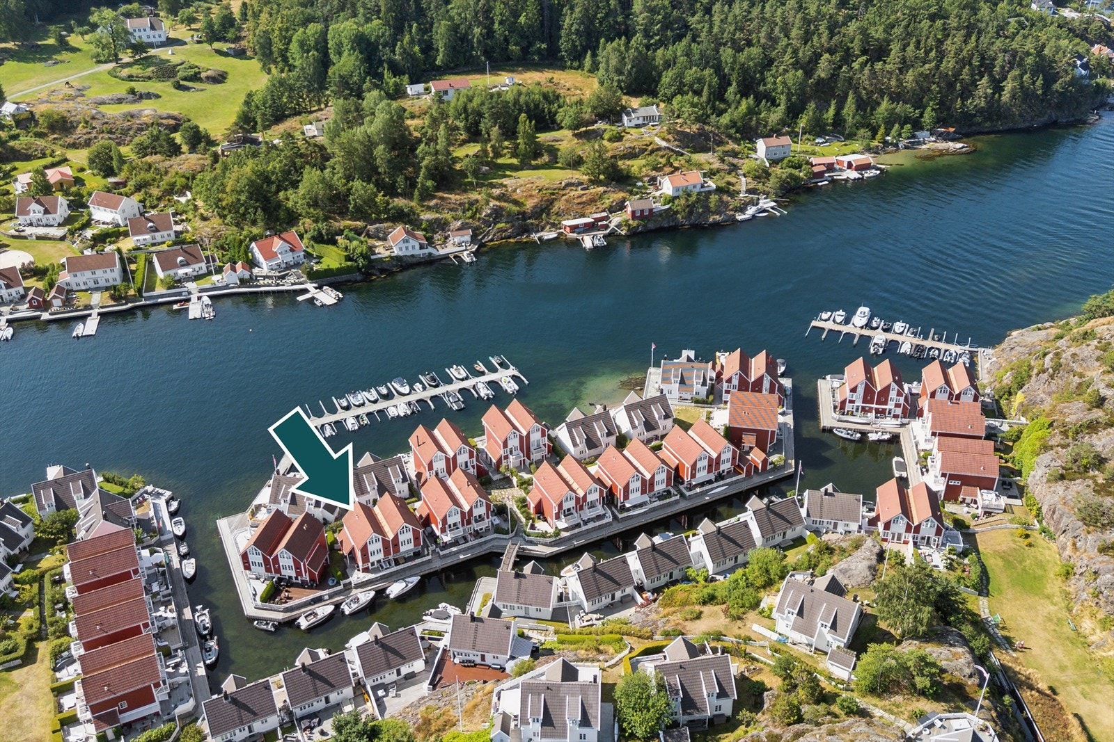 Et lite stykke kystparadis - perfekt for deg som søker hygge, sjø og sommerliv Galleribilde