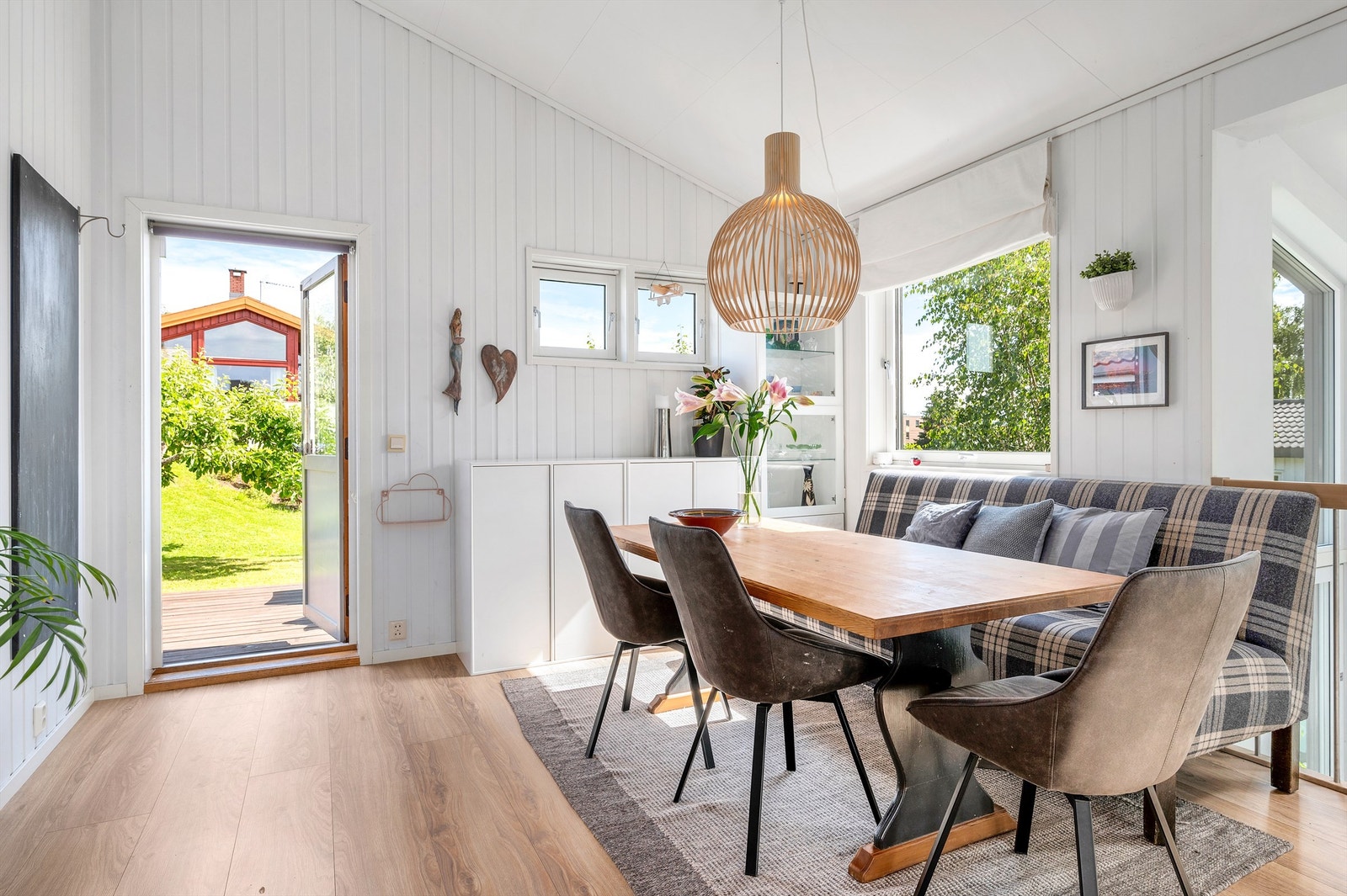 Her har man god plass til å samle familie og venner til hyggelige sammenkomster. Galleribilde