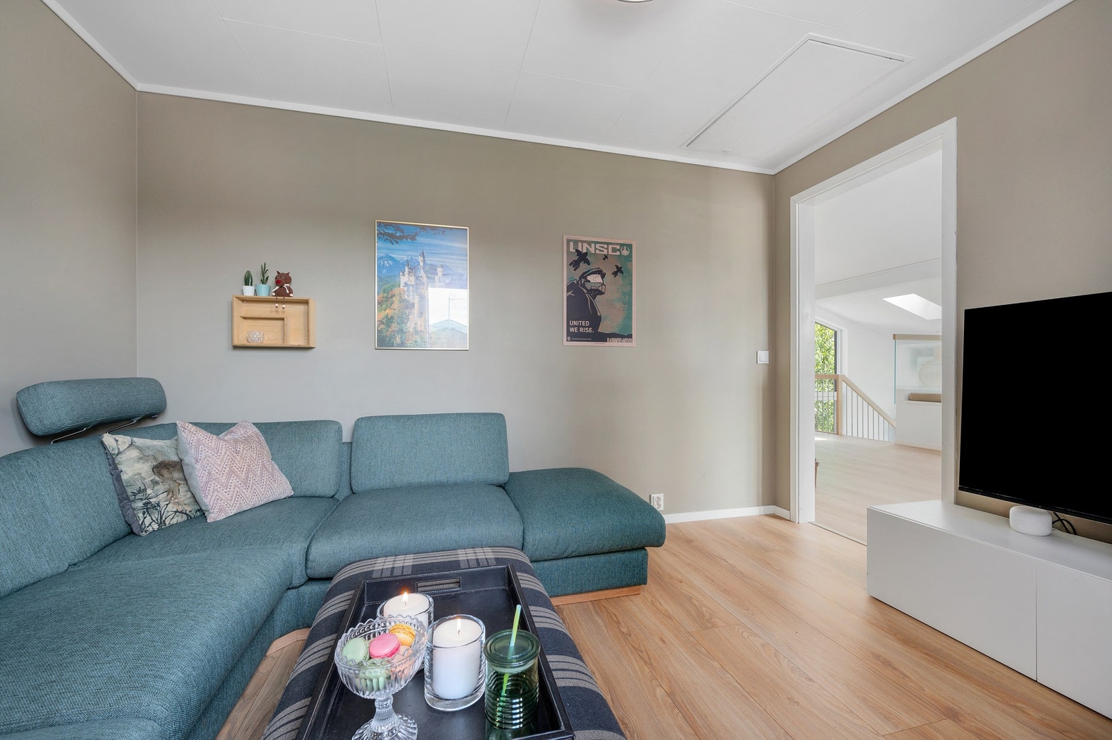 Stuen er opprinnelig byggemelde som soverom, og kan fint benyttes som det hvis ønskelig. Galleribilde