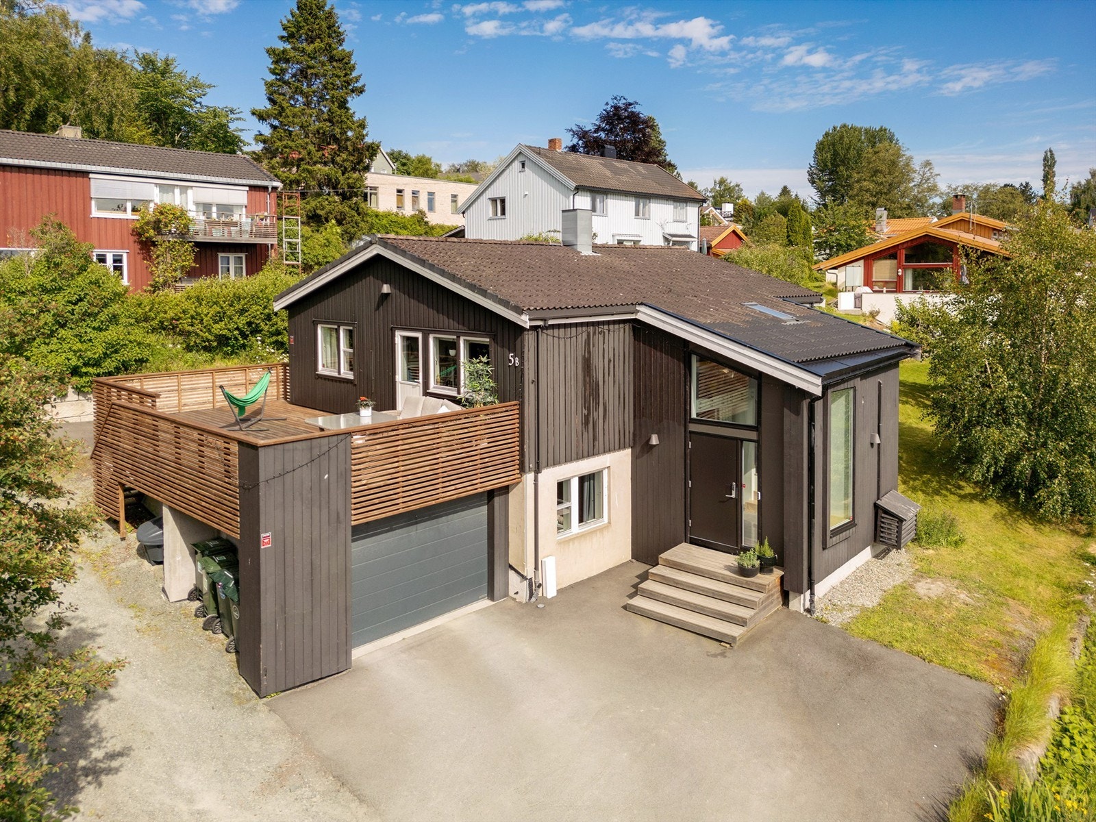 Velkommen til Biskop Skaars gate 5B - og denne innholdsrike eneboligen beliggende i et svært attraktivt boområde på Berg sentralt i Trondheim. Galleribilde