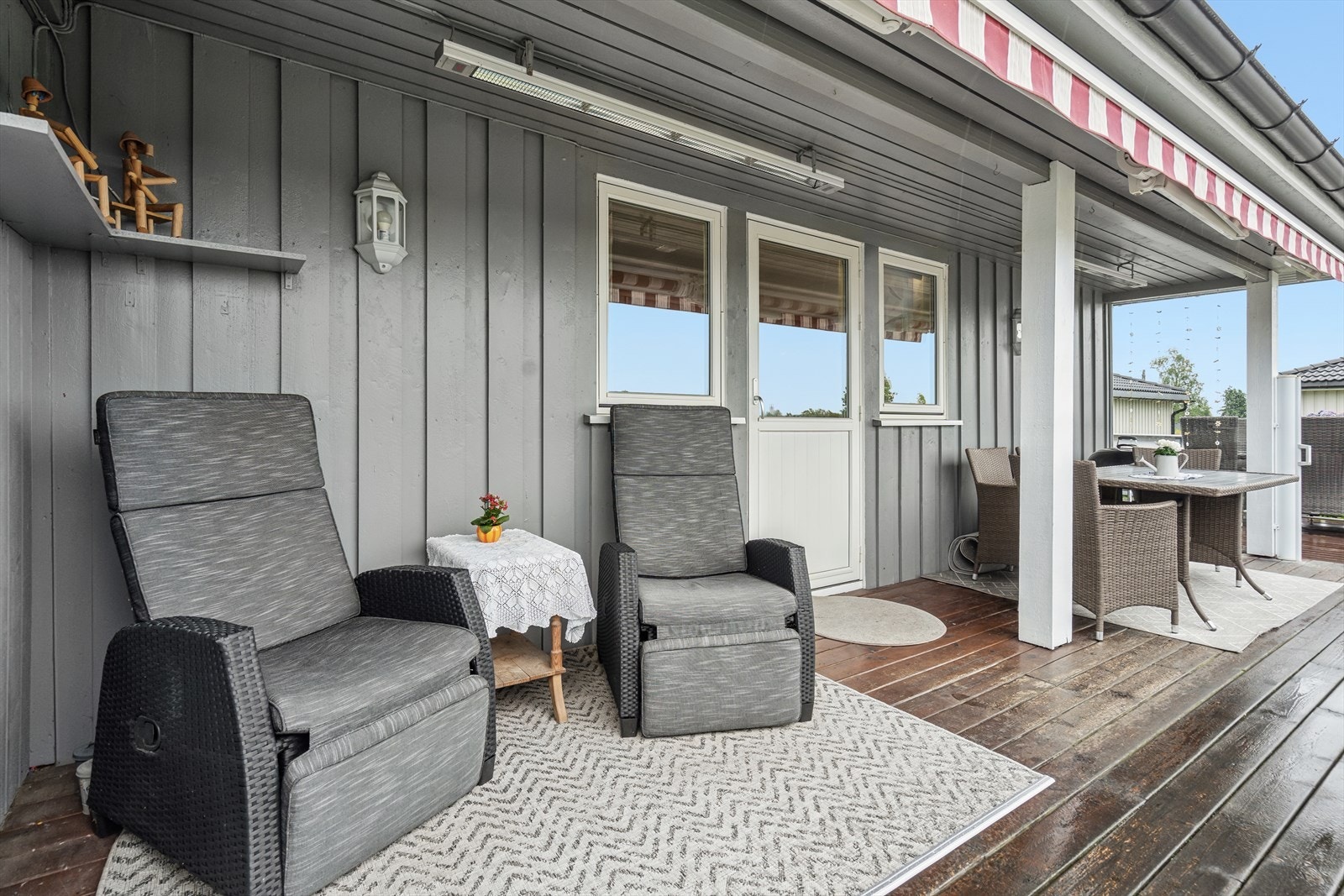 Det er praktisk markise som kan skygge godt for solen. Galleribilde