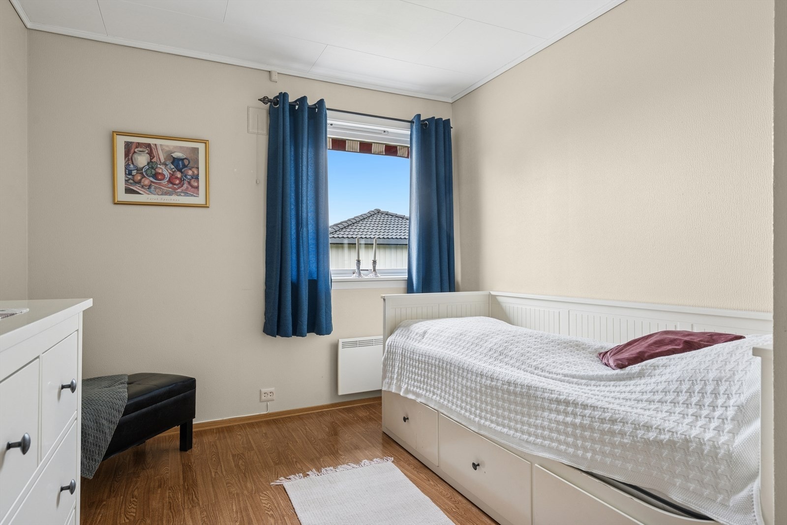 Soverom II er av litt mindre størrelse, men passer perfekt som gjesterom eller barnerom. Galleribilde