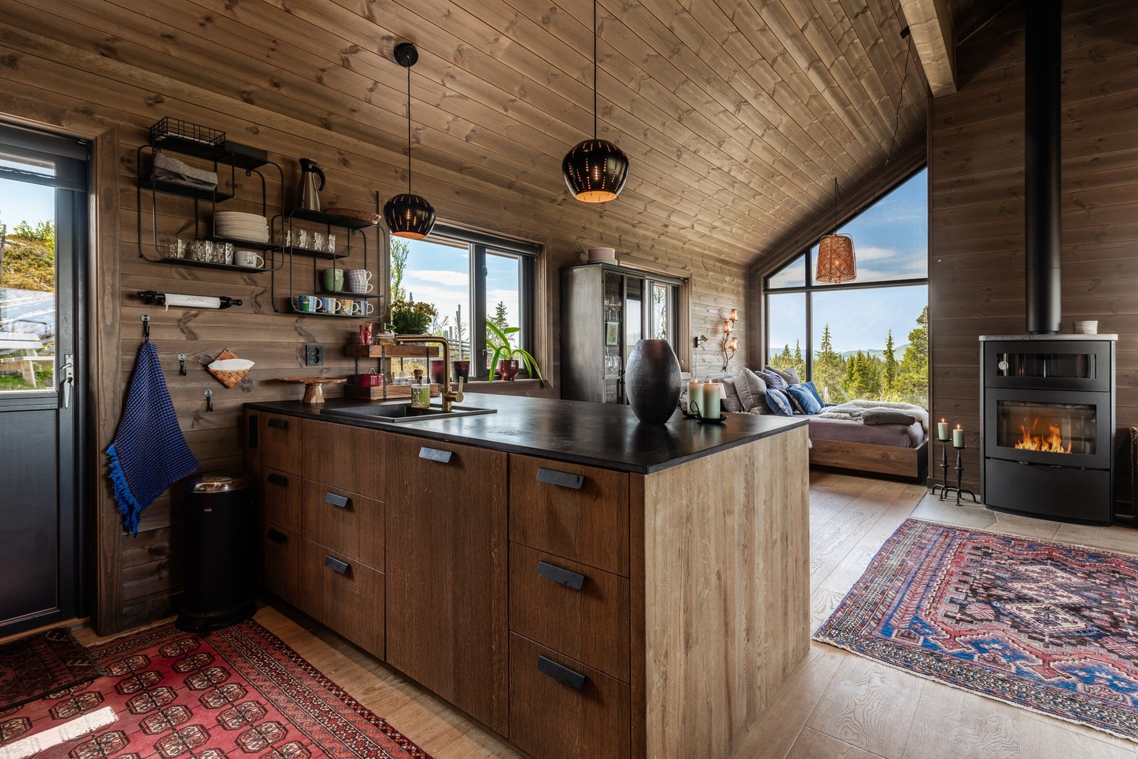 Praktisk kjøkkenøy for sosial kokkelering Galleribilde